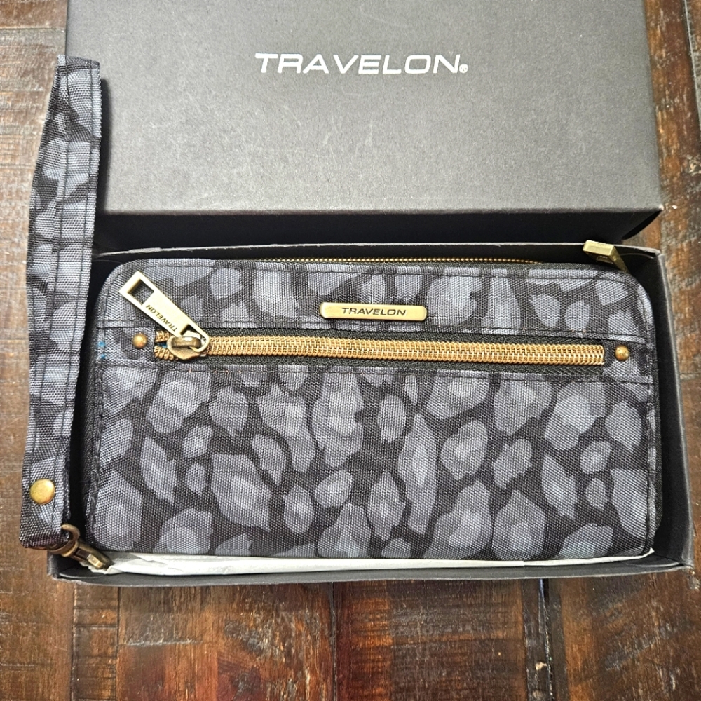 Travelon RFID black + gray animal print 8”x 4” zip‎ wristlet wallet